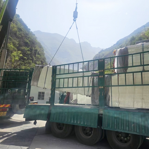 井壁吊挂式玻璃钢梯子